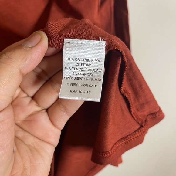 Garnet Hill Women's Rust V-Neck Essential Long-Sleeve Tee Medium - Picture 4 of 5